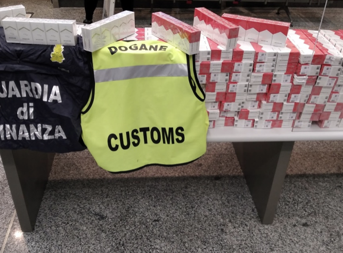 Contrabbando a Malpensa: sequestrate 617 stecche di sigarette in un giorno