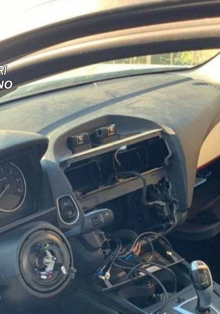 Rubavano volanti e cruscotti: i carabinieri smantellano banda di moldavi