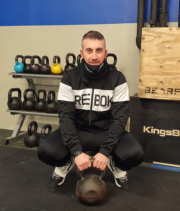 Doppio appello da allenatore di calcio e titolare di una palestra: «Lo sport deve ripartire». Videointervista con mister De Bernardi