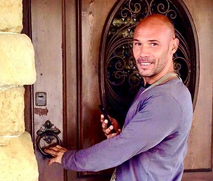 Federico Tonin nella foto diffusa sulla pagina Facebook dal Comune di Arconate