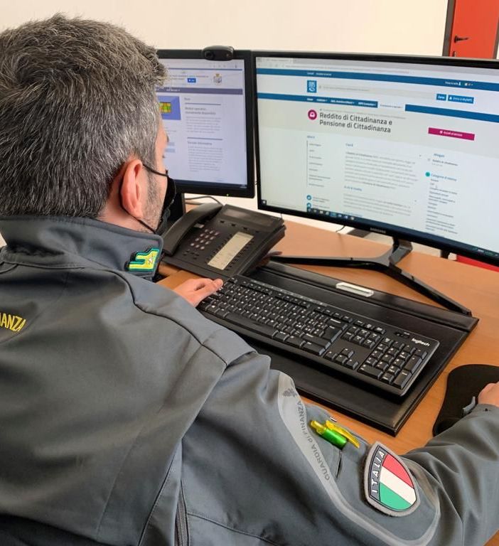 Percepivano il reddito di cittadinanza, ma avevano migliaia di euro sui conti di gioco online: nove &quot;furbetti&quot; scoperti dalla Guardia di Finanza
