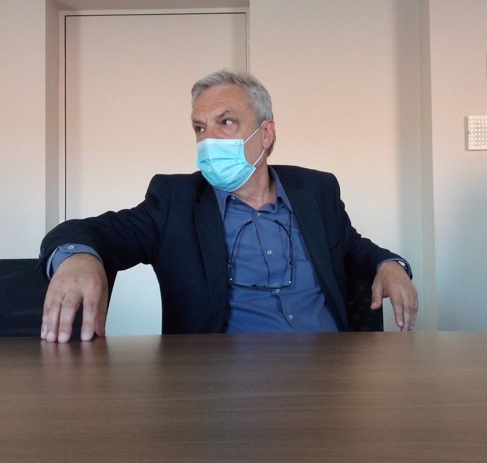 Il direttore sanitario, Claudio Arici, fornisce i numeri sulla riconversione dei posti letto in considerazione della diminuita pressione del Covid sulle strutture della Asst Valle Olona