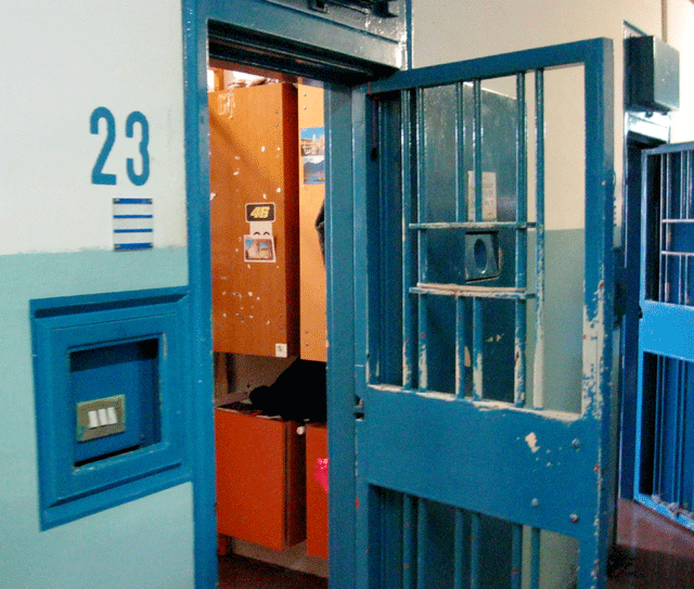 «Troppi suicidi in carcere, far fronte all'emergenza»