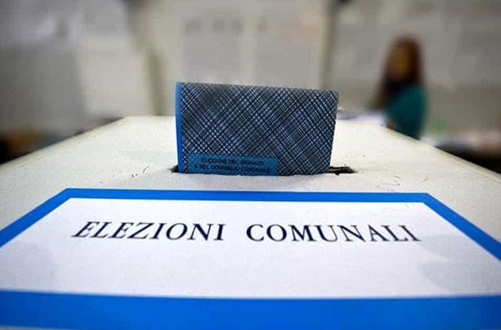 Esposti per la campagna elettorale, il Pd: «Il CoreCom contesta e l’amministrazione si adegua»