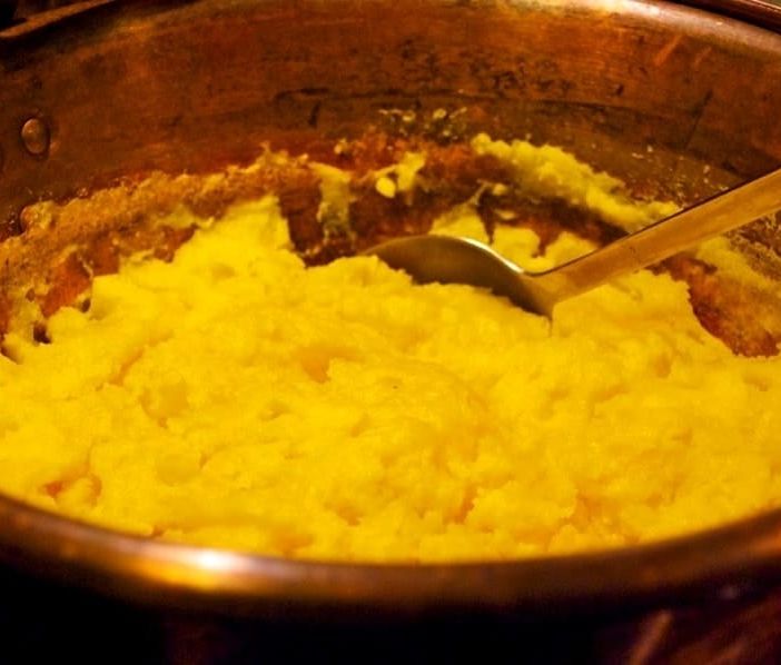 La polenta piatto povero. Ma ricco del piacere di stare insieme