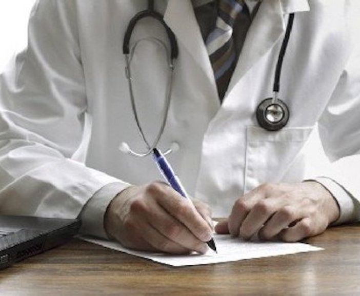 Sempre più anziani, sempre meno medici nel Legnanese