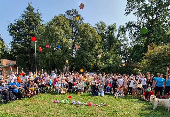 Sorrisi e solidarietà con i “Cani Volanti”