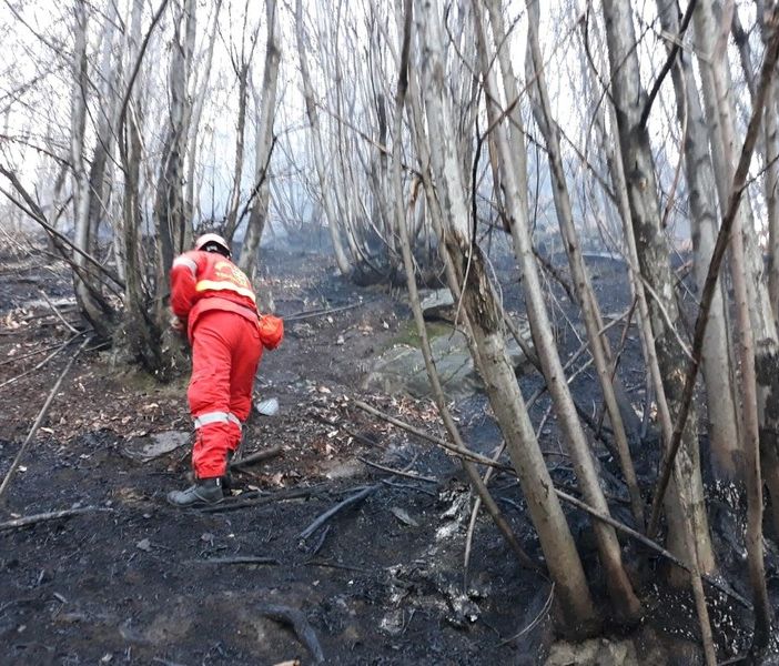 La protezione civile lombarda: «Allerta arancione per rischio incendi nei boschi»