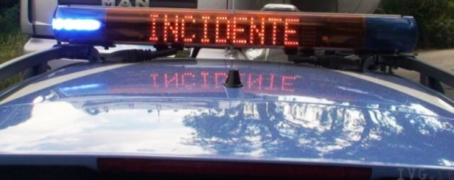 Tragedia sull'autostrada Torino-Milano: un furgone si schianta contro un camion, due morti