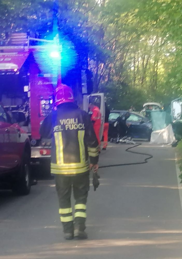 FOTO. Malnate, pauroso incidente in via Primo Maggio: un morto e due feriti