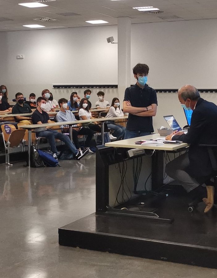 Dedica del rettore, Federico Visconti, a uno studente di Latina, fra le 200 matricole presenti oggi, 30 agosto, alla Liuc - Università Cattaneo