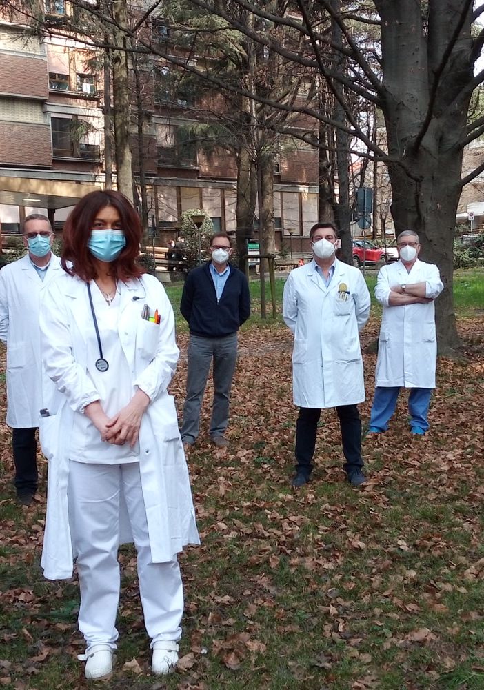 La dottoressa Alba Sciascera insieme ad alcuni suoi colleghi direttori di unità operativa