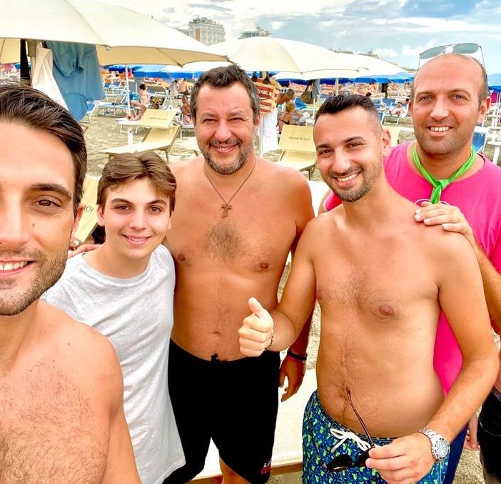 La delegazione della Lega Giovani di Busto a Milano Marittima con Salvini