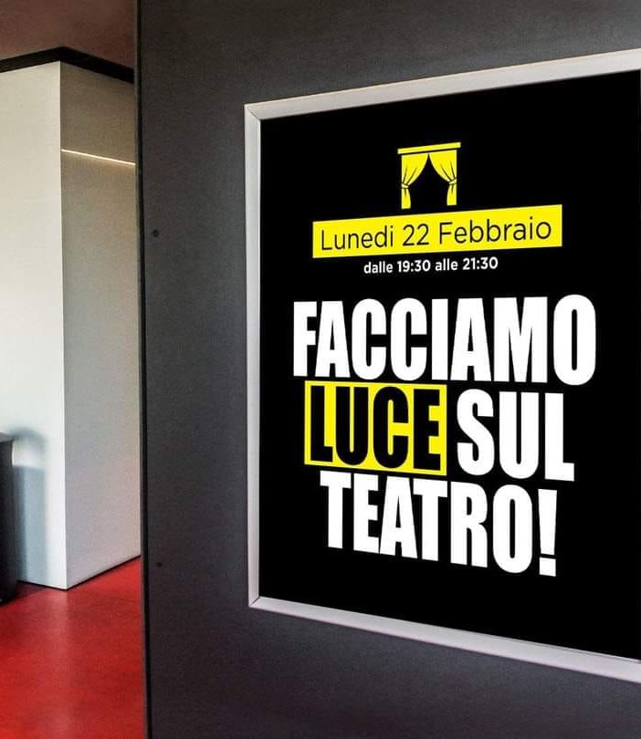 Stasera “Facciamo luce sul teatro”. «Riaprire in sicurezza, indispensabile per sentirsi vivi»