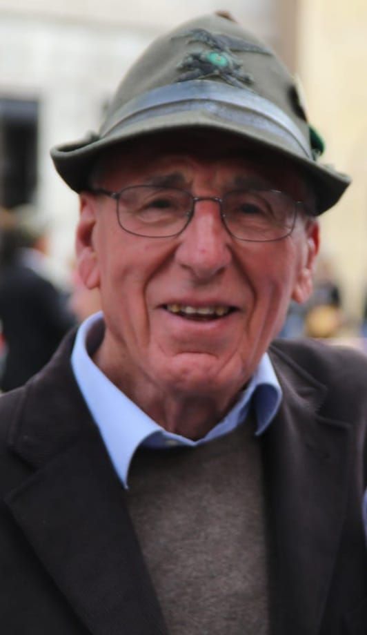 Gli alpini di Busto piangono Ferrario: «Ciao Luigione»