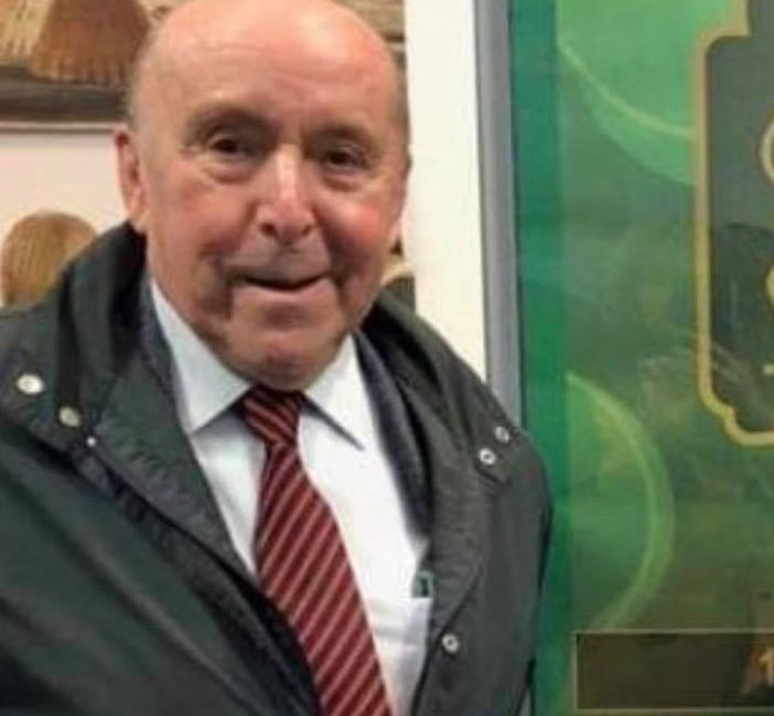 Franco Mazzucchelli lascia un vuoto immenso nel tessuto sociale cittadino. Sotto, con Pinuccio Asta
