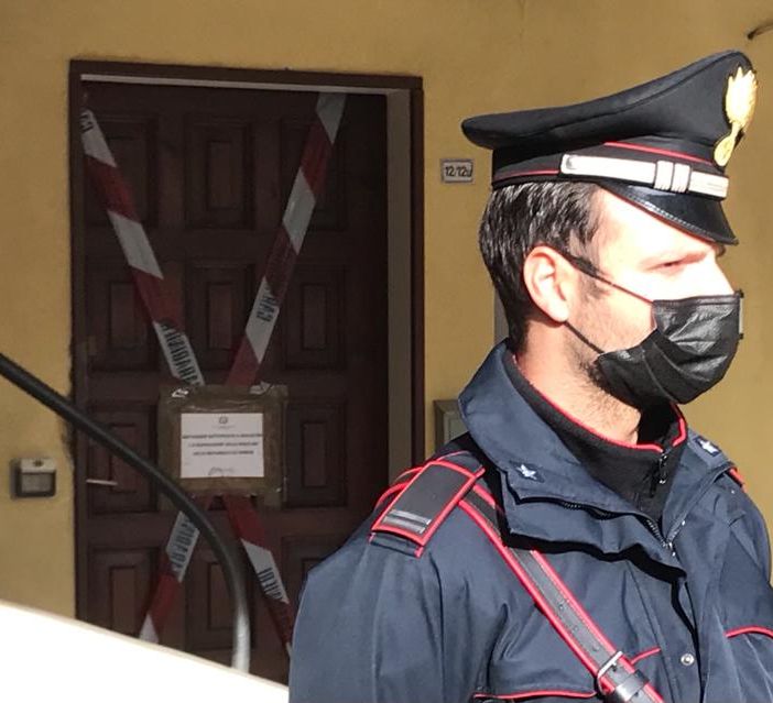 Omicidio di Morazzone, il bimbo di 7 anni ucciso dal padre con una coltellata alla gola. Il corpo nascosto nell'armadio insieme a un biglietto