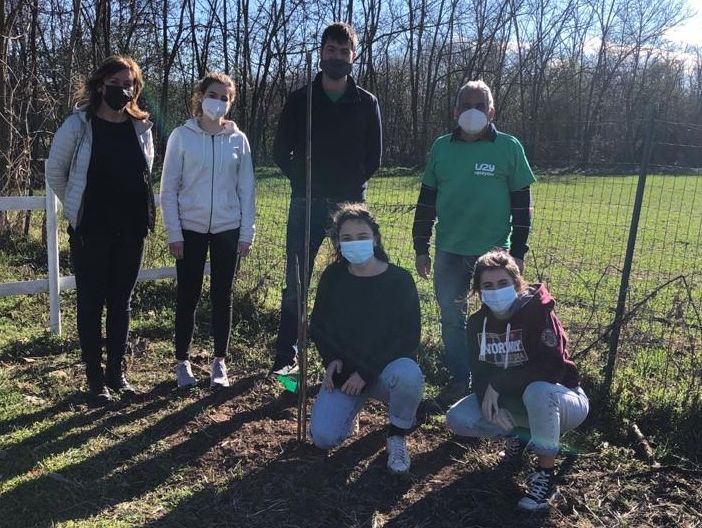 I giovani della startup con l'assessore Rogora e il consigliere Tallarida al lavoro per una Busto verde