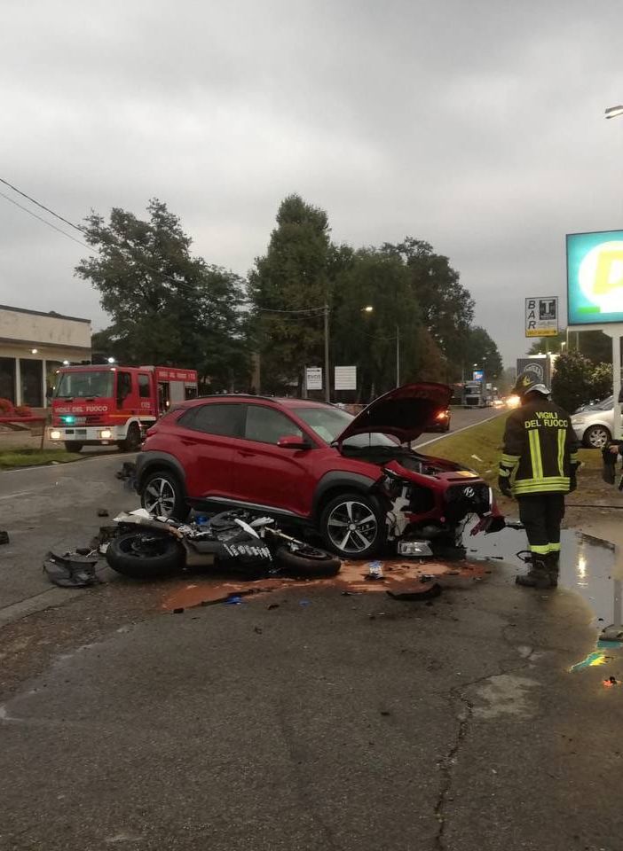 Vergiate, schianto sul Sempione: ragazzo di 27 anni muore in moto