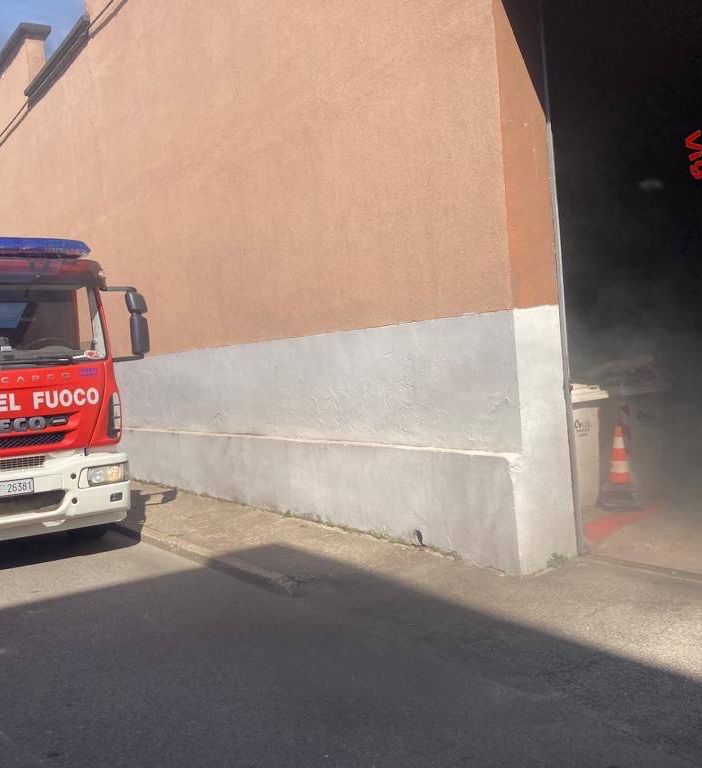 Ancora un incendio a Busto: fiamme in falegnameria