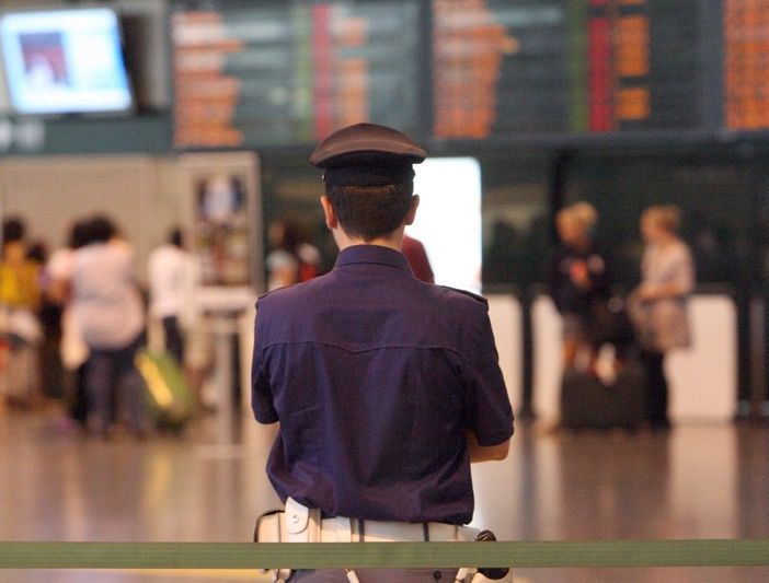 Pakistano arrestato a Malpensa, è accusato di violenza sessuale pluriaggravata