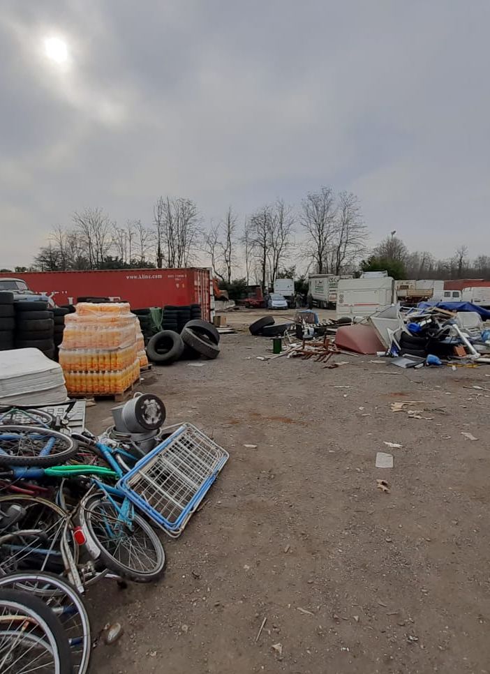 I carabinieri scoprono un deposito abusivo di rifiuti nel Parco del Ticino