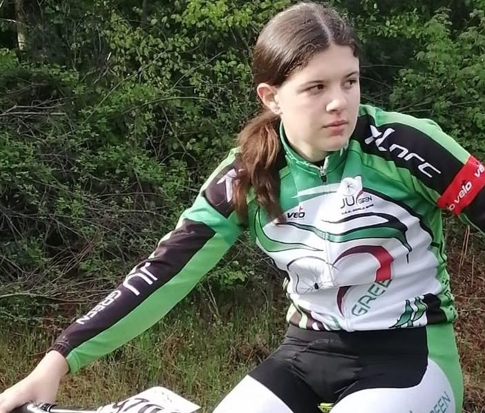 Giovanna Rogora (Ju Green Gorla Minore) prima sul traguardo di Cuasso al Monte