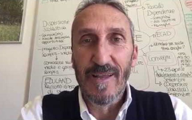 Scuole Rezzara di Busto: incontro con Federico Samaden. “Essere adulti responsabili di fronte alla seduzione degli stupefacenti”