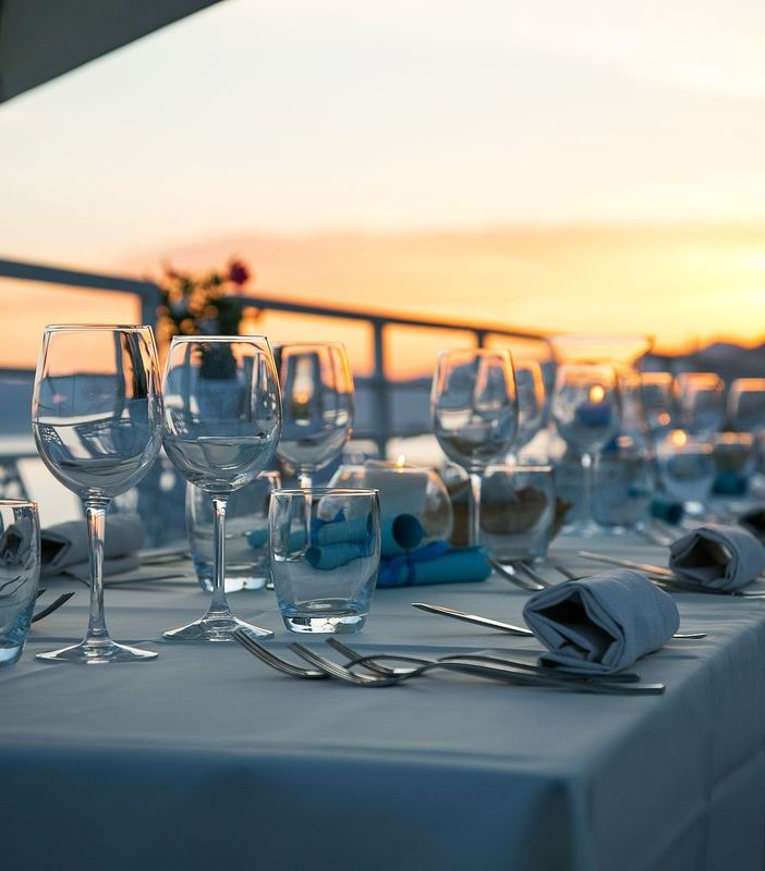 Ristoranti aperti anche a cena, ma con il coprifuoco. Il Viminale: «Tornare a casa dopo le 22 non si può»