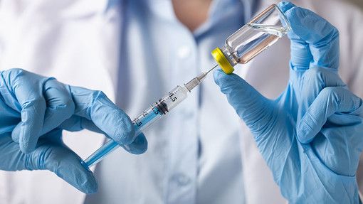 Centri vaccinali anti Covid, cambia la rete: ecco dove saranno e che orari avranno