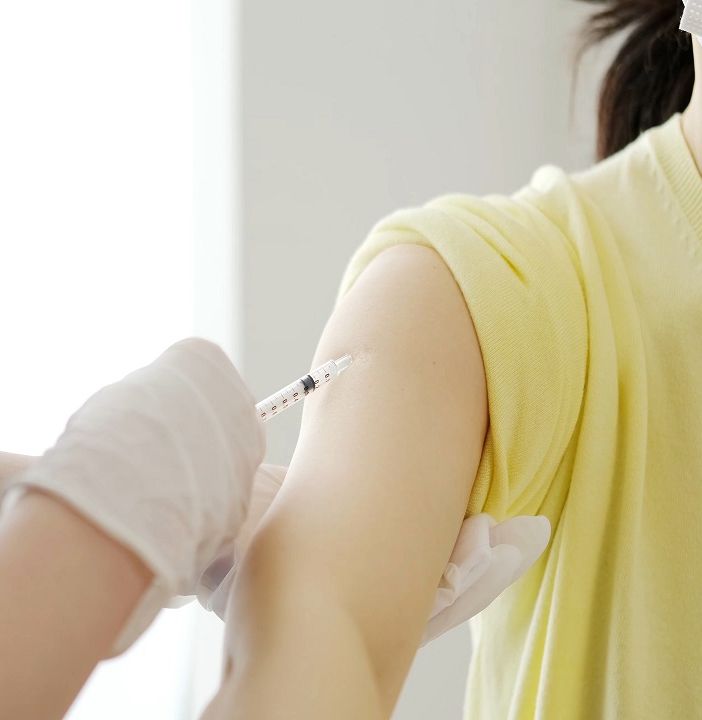 Vaccini in provincia di Varese: prima dose al 67% dei residenti. I numeri comune per comune