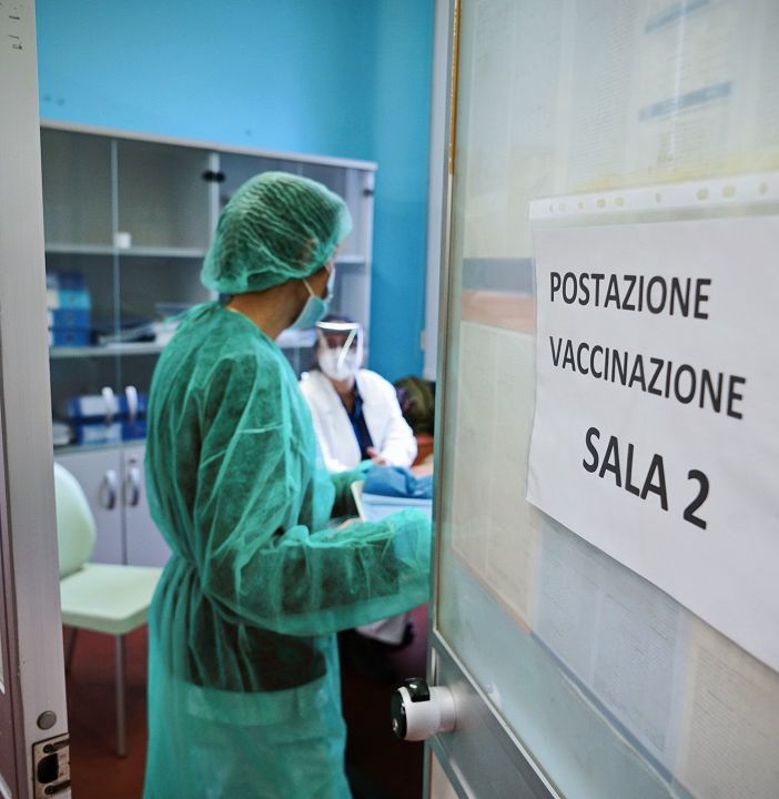 Vaccini incrementati per gli over 80, chiamati anche a Lonate