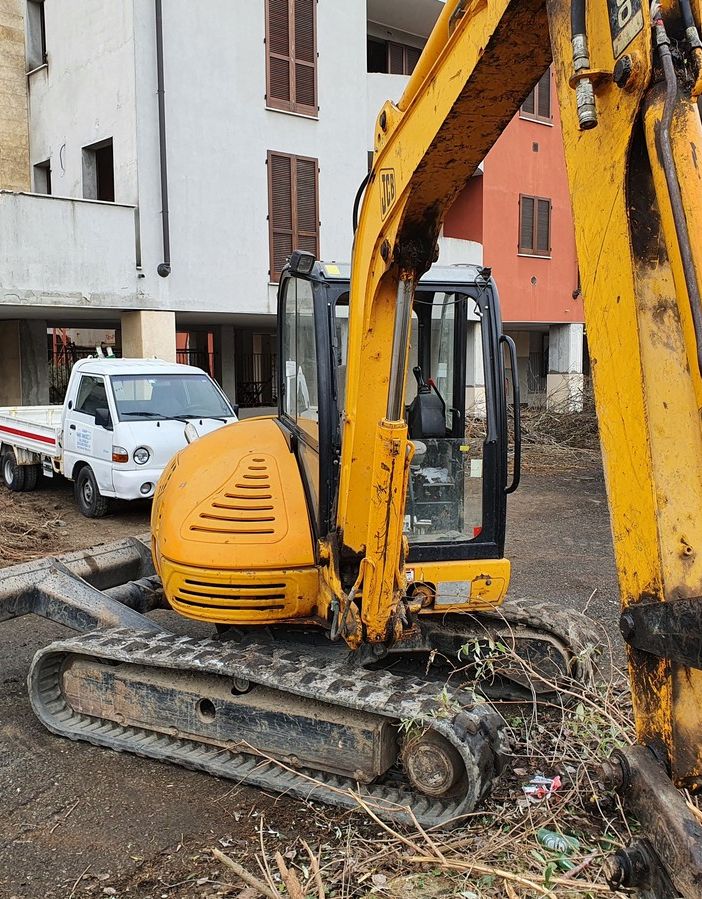 Pulizia e messa in sicurezza: dopo l’omicidio iniziano i lavori in vicolo Landriani. Sopralluogo del sindaco