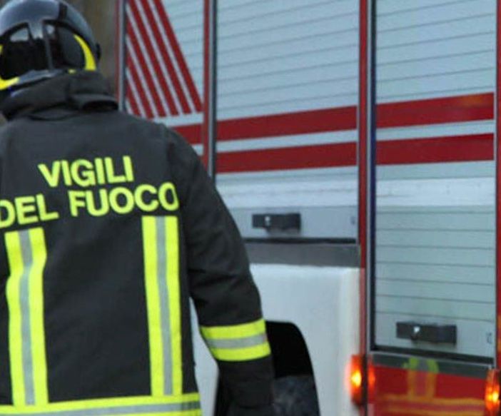 Fiamme in un condominio di Limbiate, un morto e quattro intossicati