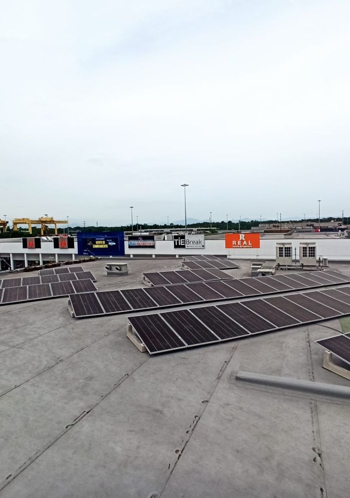 Ricola realizza un parco fotovoltaico sul tetto della sua sede italiana di Busto