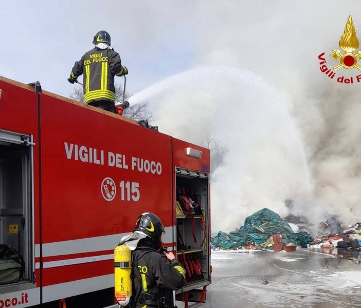 I comitati: «Chiudere l’inceneritore». Appello all’assessore regionale: «Venga a Busto»
