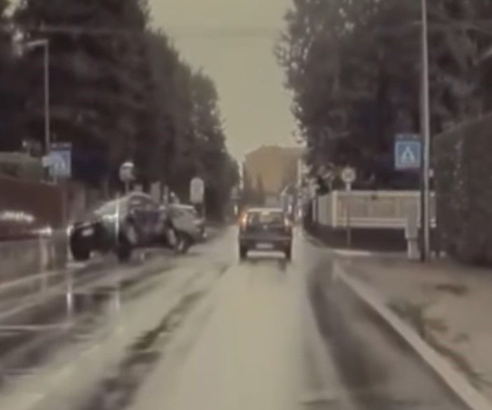 VIDEO. Olgiate, scontro all'incrocio: individuata l'auto pirata