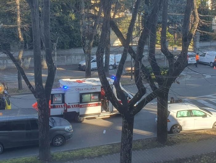 FOTO. Incidente sul viale Duca d'Aosta a Busto: cinque veicoli coinvolti, traffico deviato