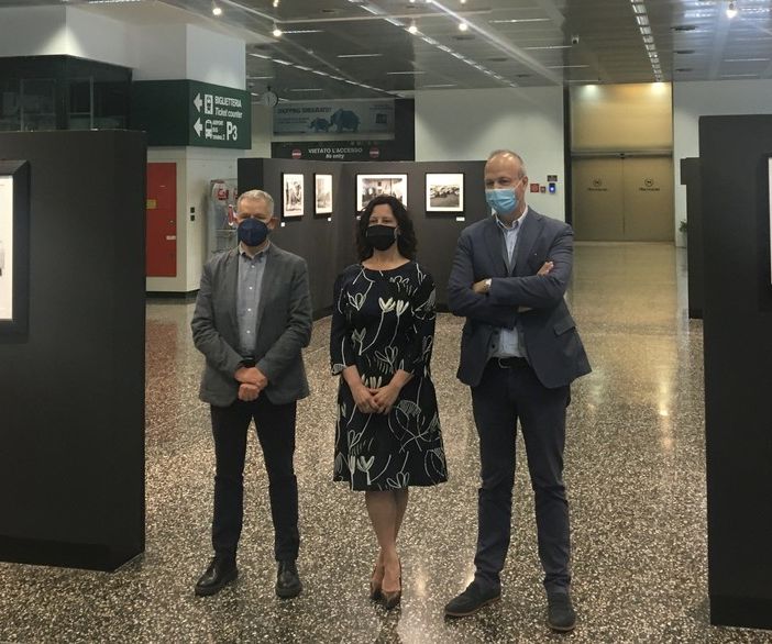 La presentazione della mostra fotografica a Malpensa con Luciano Bolzoni, Manuela Maffioli e Claudio Argentiero (nelle altre foto anche la Soglia Magica)