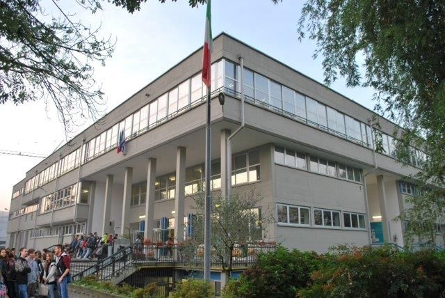 Boom di iscritti alle superiori di Busto: l’Ite Tosi costretto a dire di no a 120 futuri primini