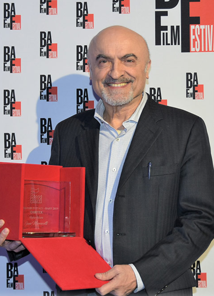 L'attore durante la premiazione al Baff