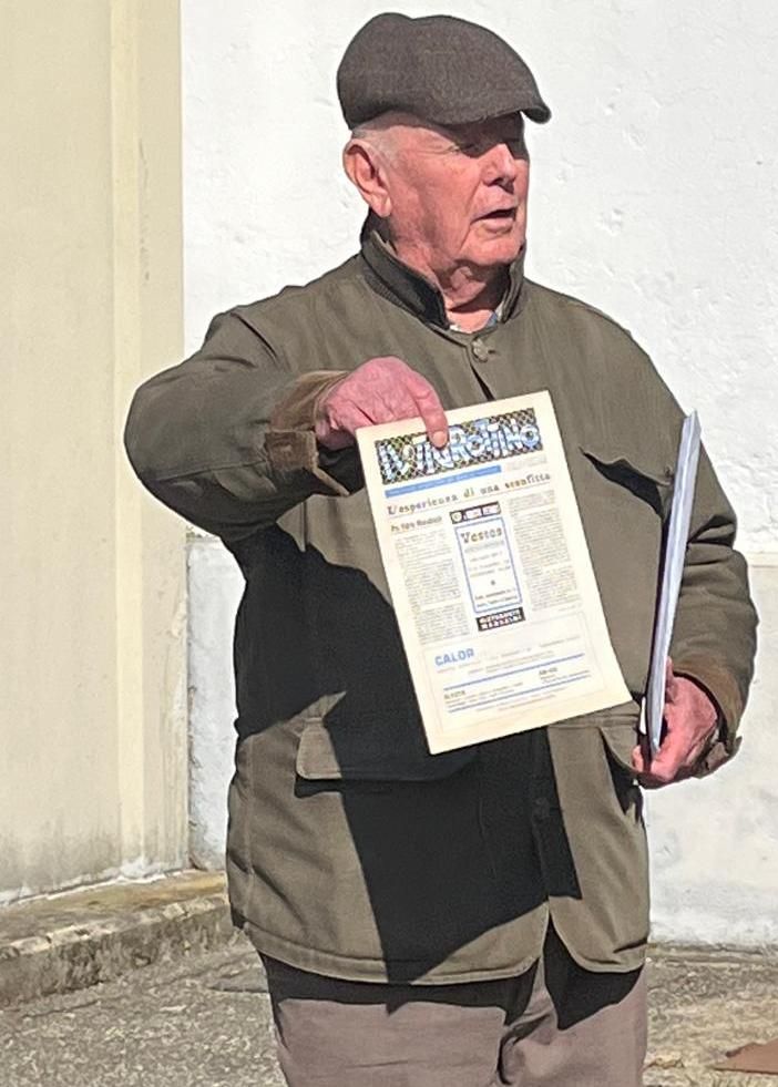 Giorgio Giacomelli, al centro, nella foto