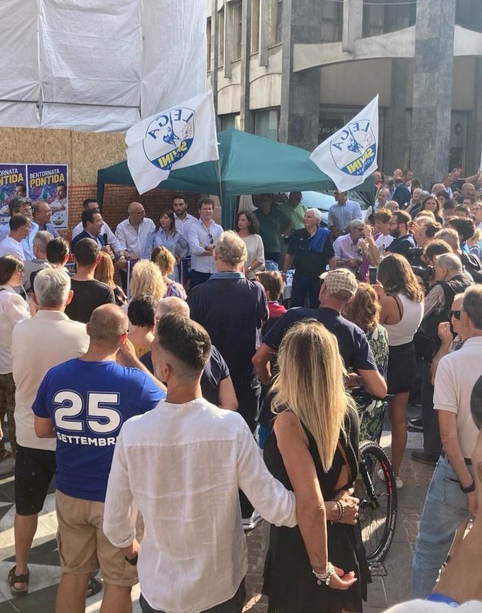 Salvini non c’è, i candidati leghisti sì. Appello alla piazza di Busto: «Fondamentale andare a votare»