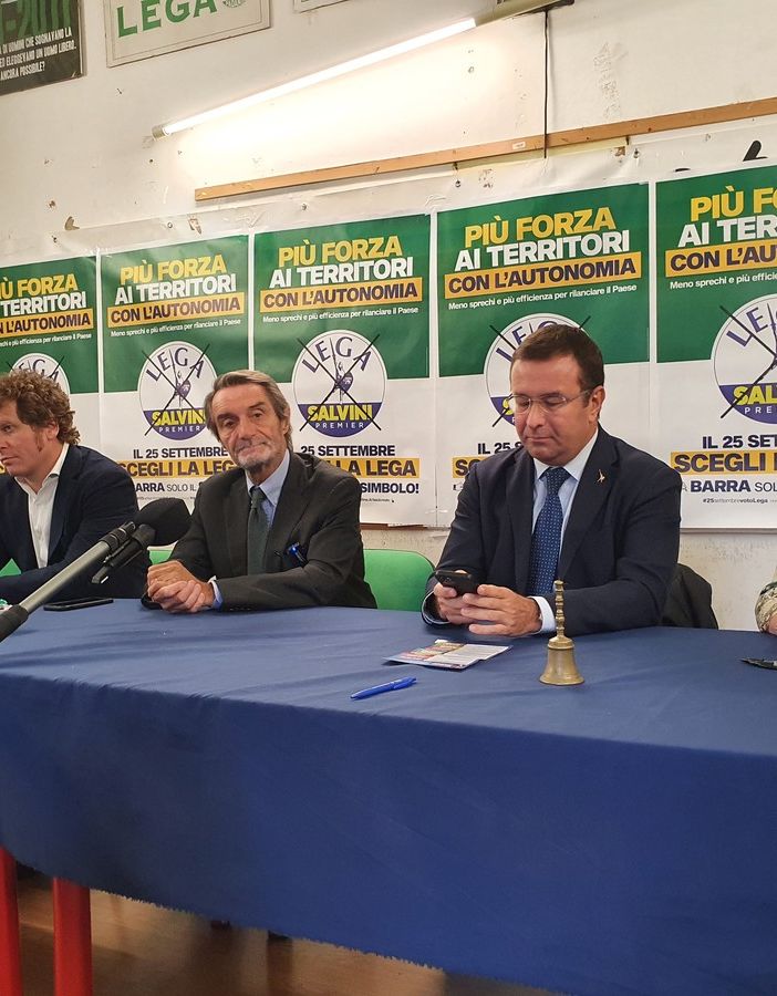 Autonomia e ministero dell’innovazione in Lombardia, la Lega ci crede. Militanti in piazza a Varese con Fontana