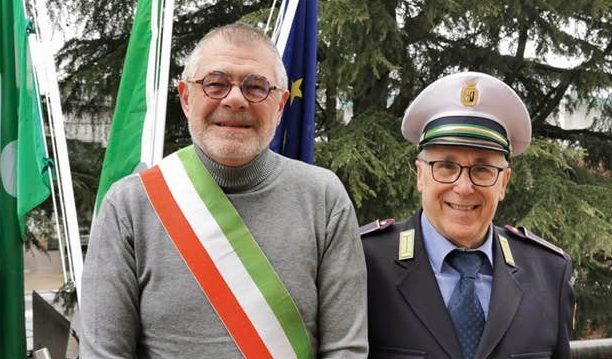 LA STORIA. Giovanni, 36 anni nella polizia locale di Samarate: «Sei stato il papà di tutti, ora goditi la pensione e il nipotino»