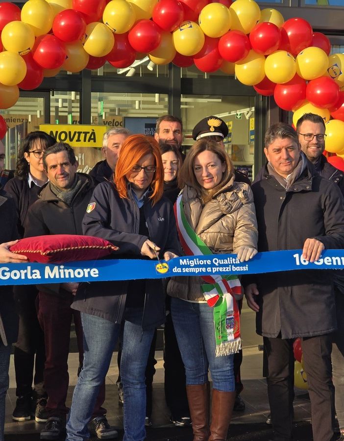 VIDEO E FOTO. Gorla Minore inaugura il nuovo Lidl, Ermoni: «Il progetto ha riqualificato un'area dismessa e monitoriamo la viabilità»