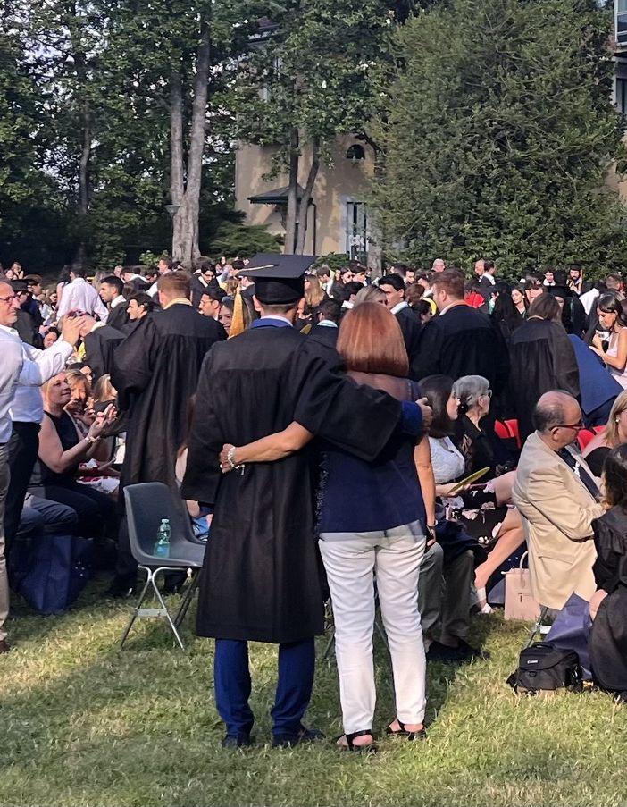 La laurea torna una festa di famiglia: in 1.500 alla Liuc. «Buon futuro, ragazzi»