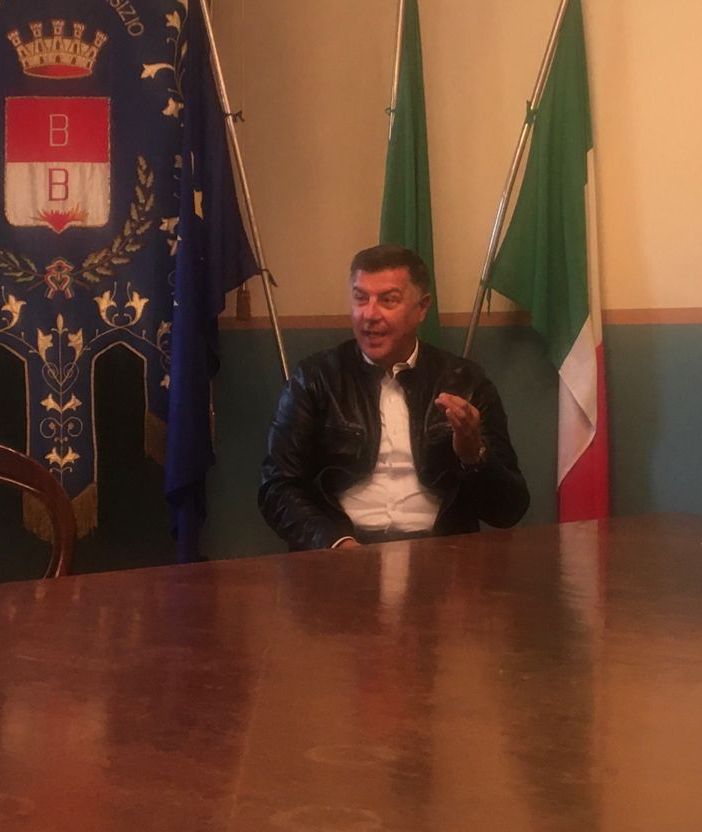 Lorenzo Ferrari della società Amati Live durante la presentazione