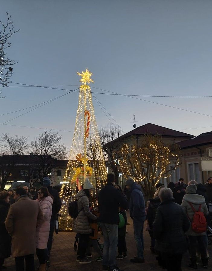 FOTO e VIDEO. Fagnano Olona si illumina per un Natale di «comunità»