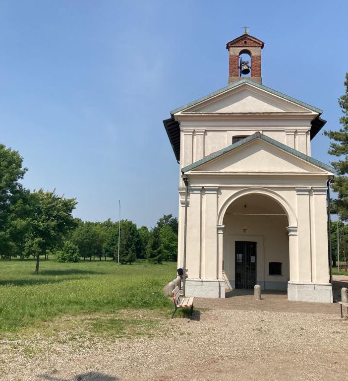 FOTO. I due volti della Madonna in Campagna: la pace e l'inciviltà